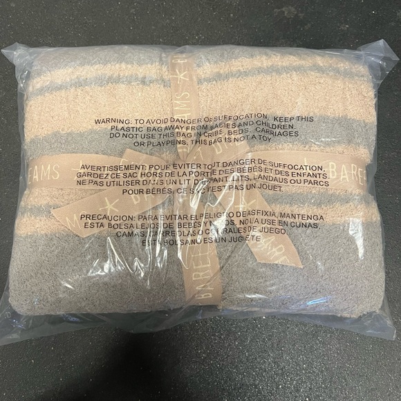 Barefoot Dreams CozyChic Stripe Blanket 45 x 60 - Picture 5 of 5